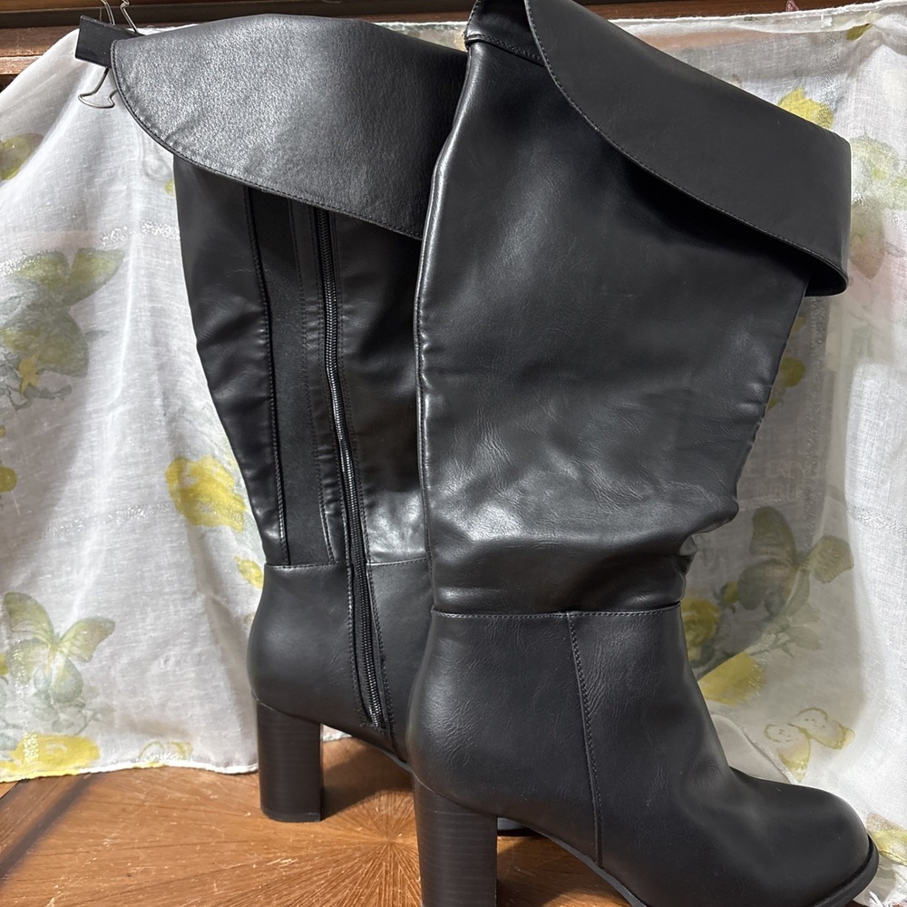 WOMEN Size 8W new Black Heeled Long  round Toe Knee High Boot